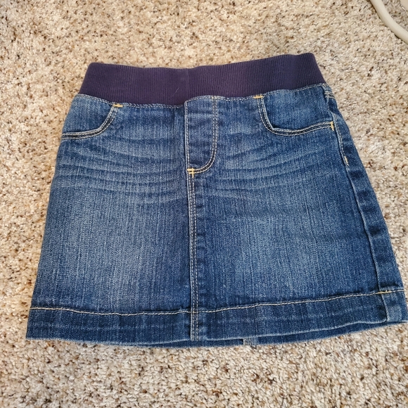 💜 Old Navy toddler girl denim skirt size 5T - Picture 1 of 3